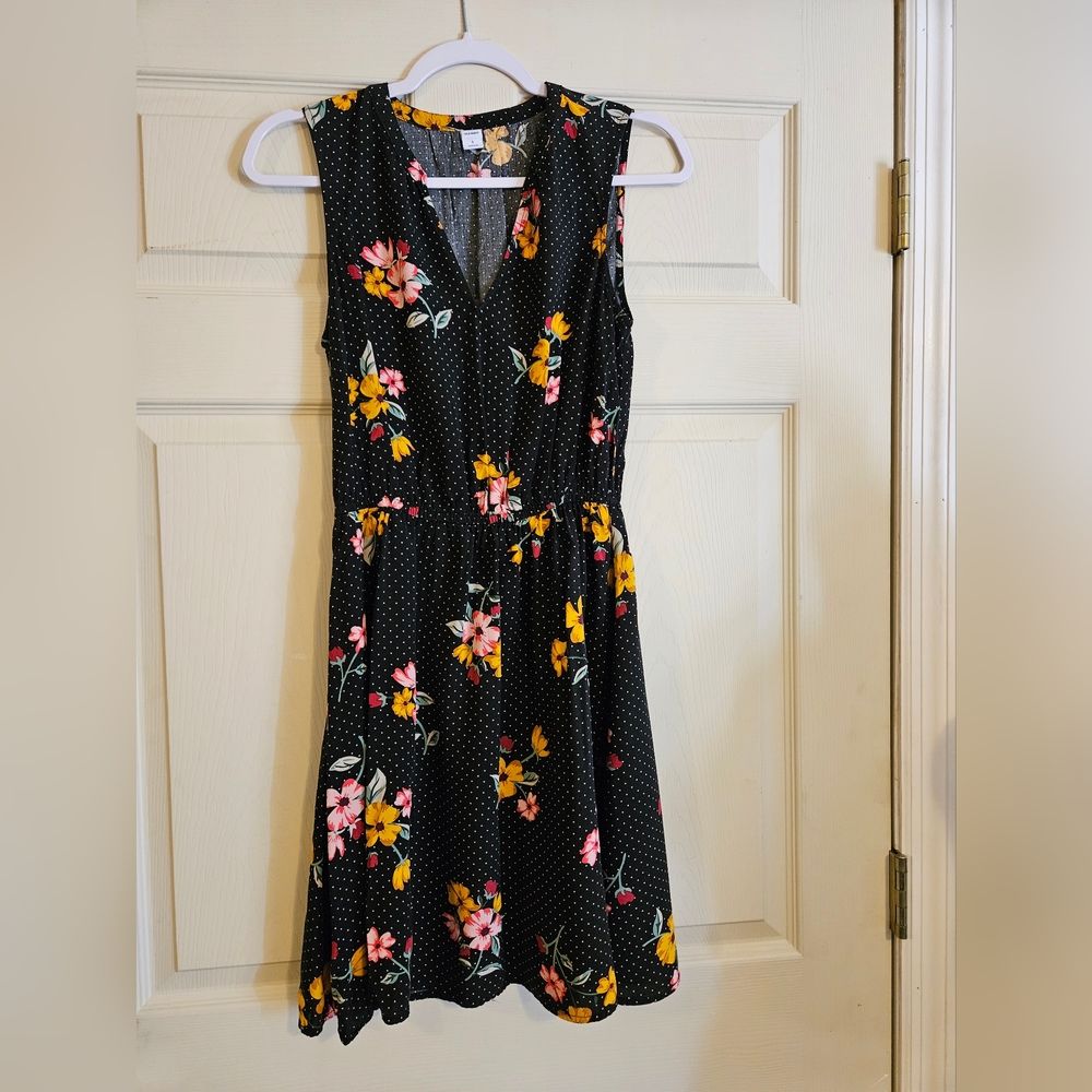 Old Navy Spring/Summer dress. Black w/white dots and floral print Size S